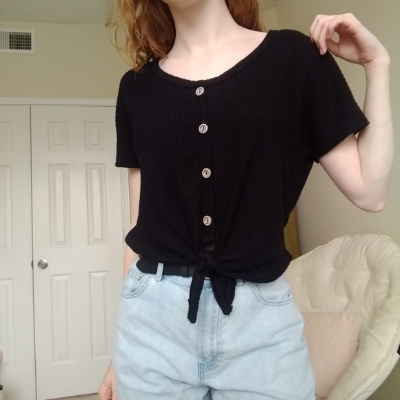 TJMAXX brand// SOFT BLACK TEE // - Picture 3 of 3